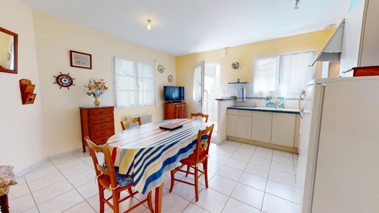 La Terrasse Du Port De Gilles Holiday home *